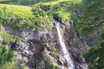 Oberallgäu: Wasserfall am unterem Gaisalpsee (Oberstdorf)