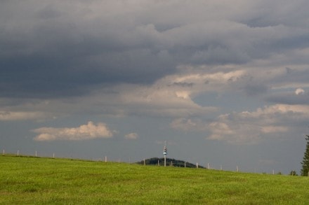 Hangweg bei Eschach und weiter zur Kreuzleshöhe