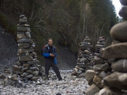 Oberallgu: Steinfiguren an der Breitach (Walzerschanze)