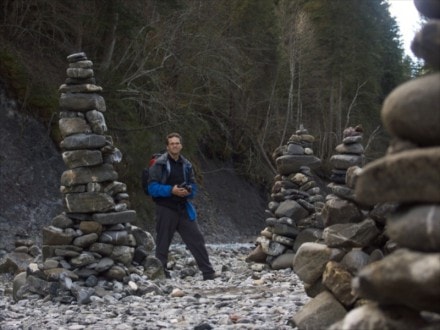 Oberallgäu: Steinfiguren an der Breitach (Walzerschanze)