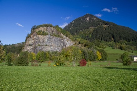 Oberallgäu: Die Burgruine Fluhenstein und die Weinberghöhe bei Sonthofen (Sonthofen)