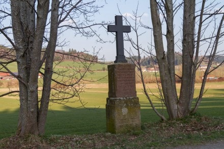 Unterallgu: Denkmal Kreuz von 1888 (Obergnzburg)