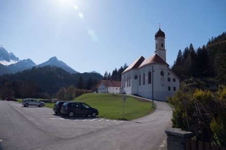 Ostallgäu: Pfarrkirche Ulrichskirche (13. Jh) in Pinswang (Füssen)