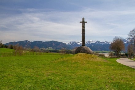 Ostallgu: In Nagelfluhfelsen eingelassenes Steinkreuz (Schwangau)