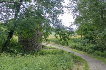 Burgruine Kalden, Hängebrücke und die Staustufe Fluhmühle