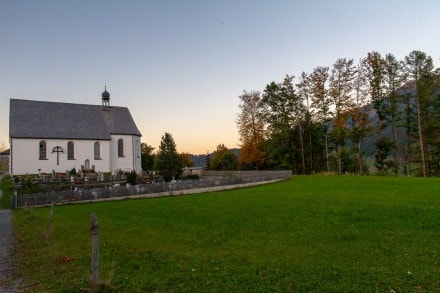 Oberallgäu: Burgkirche-St.Michael und Einkehr im Moorstüble (Oberstdorf)