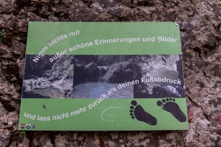 Info: Nimm nichts mit! Pltzlicher Anstieg des Wasserspiegels mglich! Fahrrad verbot!