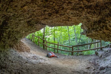 Unterallgäu: Burgstall und geologische Orgeln bei Bossarts (Ottobeuren)