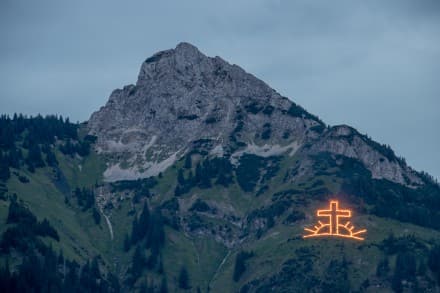 Tannheimer Tal: Herz-Jesu-Feuer  (Nesselwängle)