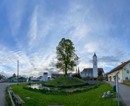 Oberallgäu: Burgstall Gfällmühle, Motte Dietmannsried und Sühnekreuz (Dietmannsried)