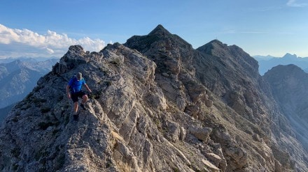 Ammergauer Berge: Höhengratweg vom Westgipfel zum und auf den Hauptgipfel (Plansee)