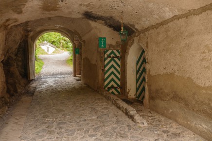 Lechtal: Karrengleise, Schanz und Lüftmalerei (Nassenreith)
