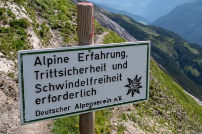 Info: Alpine Erfahrung, Trittsicherheit und Schwindelfreiheit erforderlich
